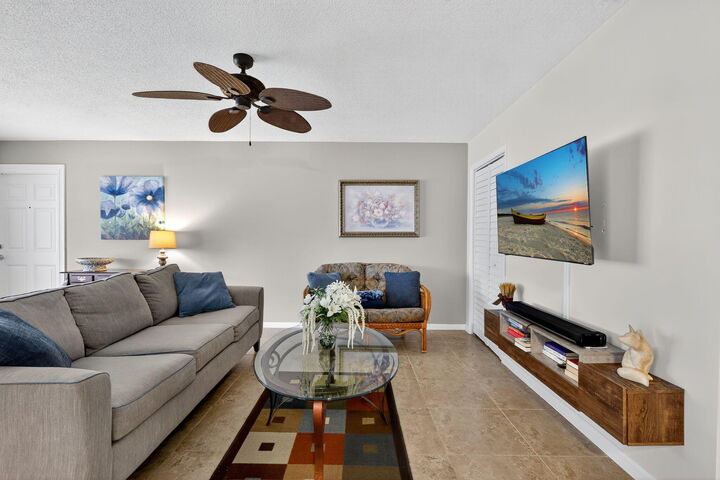 Property Photo: 242 High Point Court W #B FL 33445