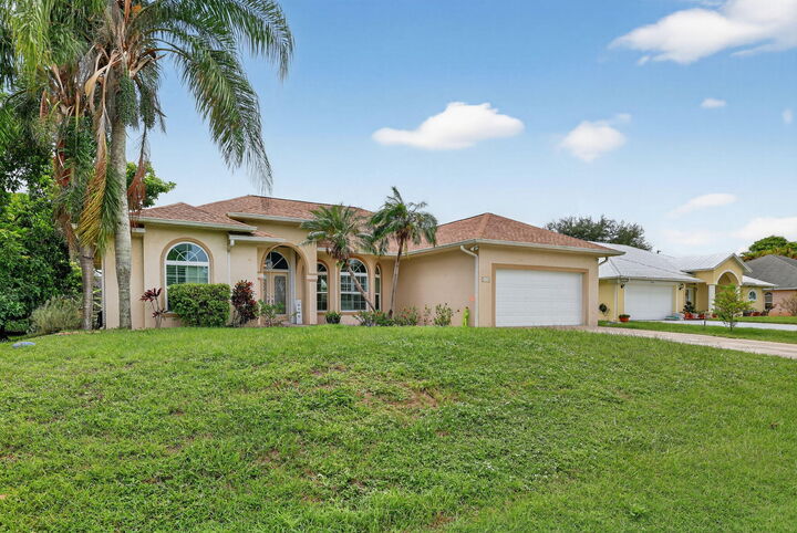 Property Photo: 2820 SE Tate Avenue FL 34984