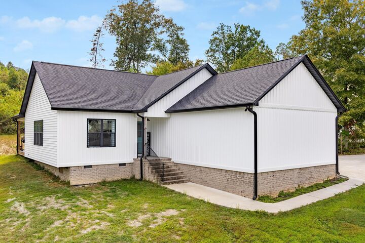 Property Photo:  1310 Woodland Cove Place NE  TN 37312 