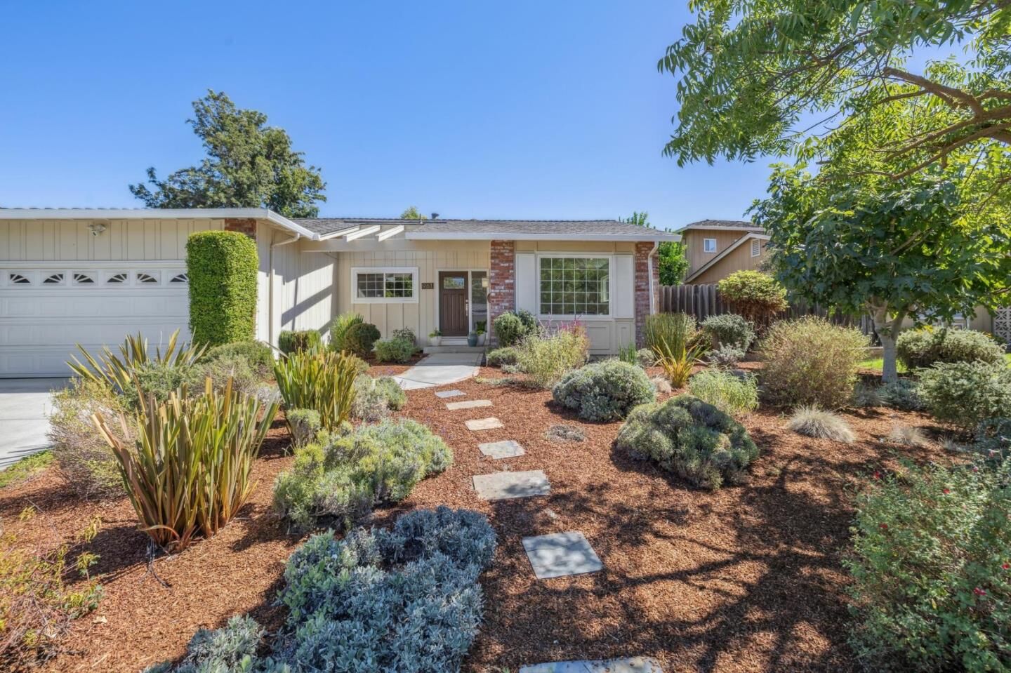 Property Photo:  961 East San Marcos Circle  CA 94043 