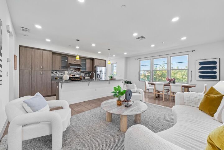 Property Photo:  1087 Bigleaf Place 105  CA 95131 
