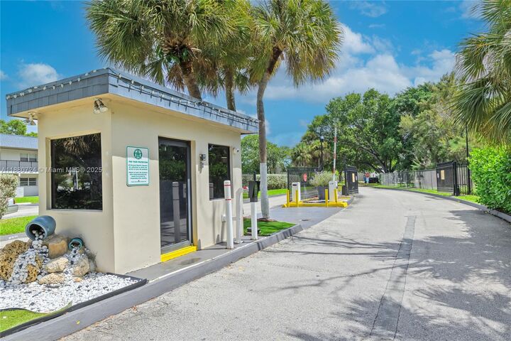 Property Photo:  7825 Fairview Dr 106  FL 33321 