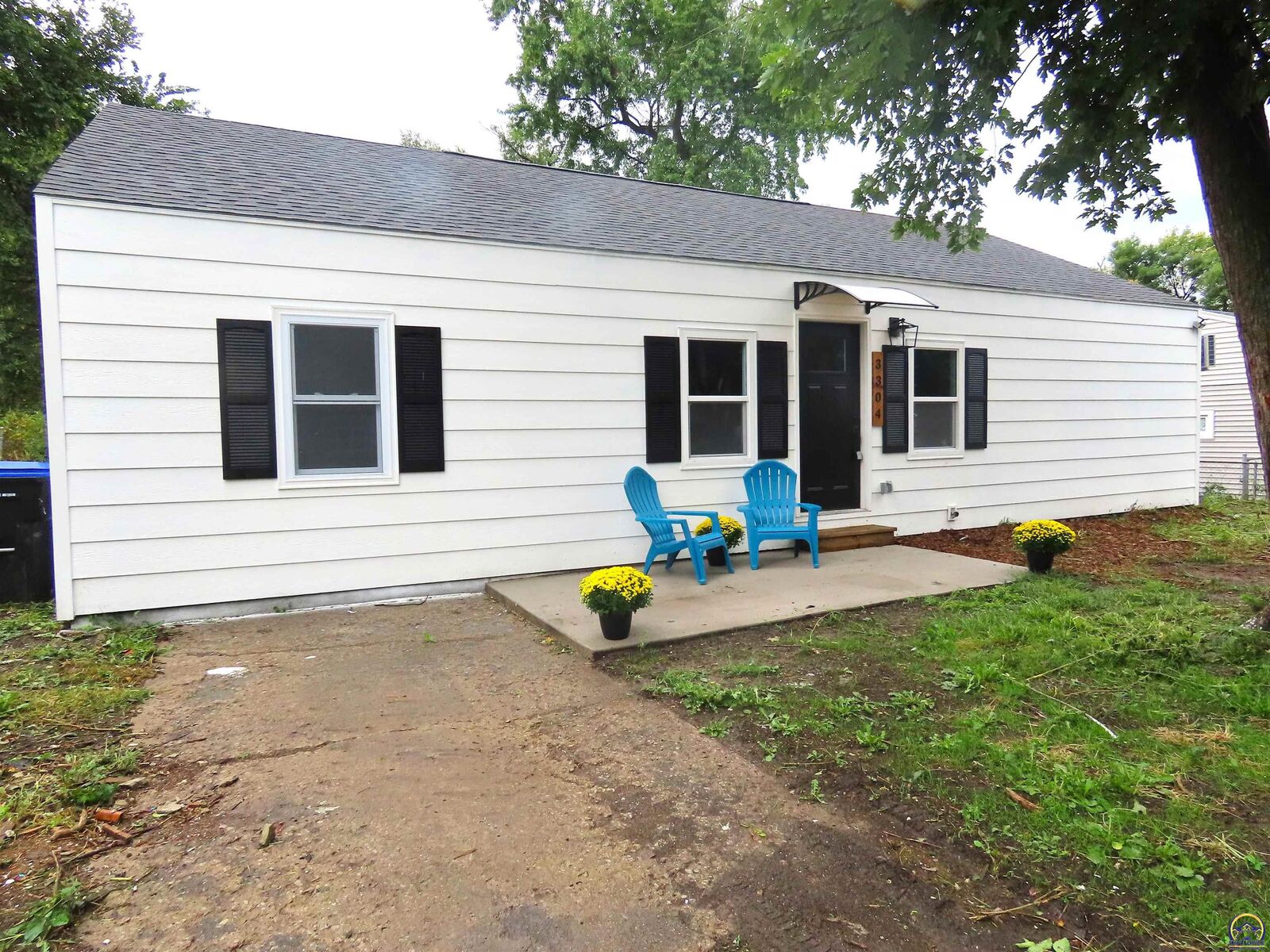 Property Photo: 3304 SE Colfax St KS 66605