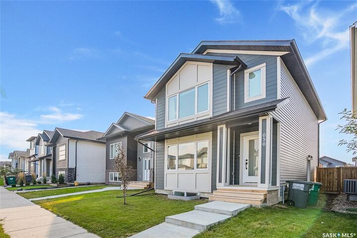 Property Photo:  656 Feheregyhazi Boulevard  SK S7W 1C4 