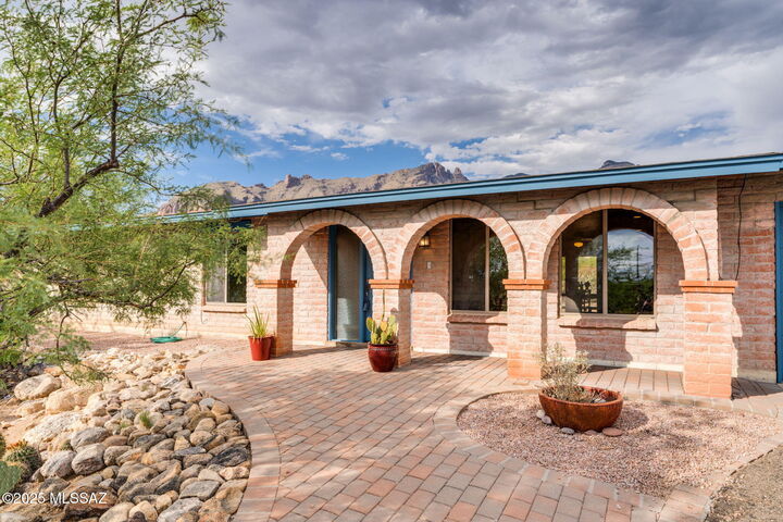 Property Photo:  6556 N Burro Creek Place  AZ 85718 