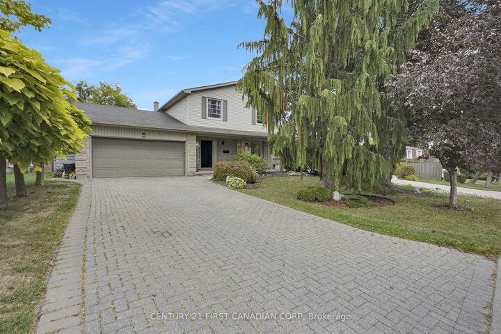 Property Photo:  1027 Flintlock Court N  ON N6H 4M3 