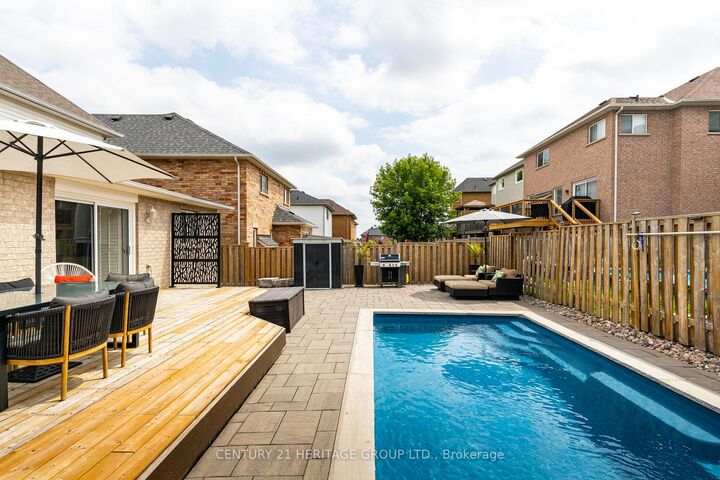 Property Photo: 106 Laurendale Avenue ON L4P 4E8