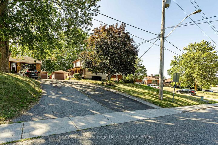 Property Photo:  127 Clarke Street N  ON N4S 7M6