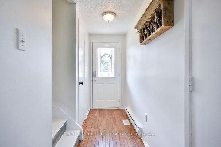 Property Photo:  60 Corbett Drive  ON L4M 5V2 