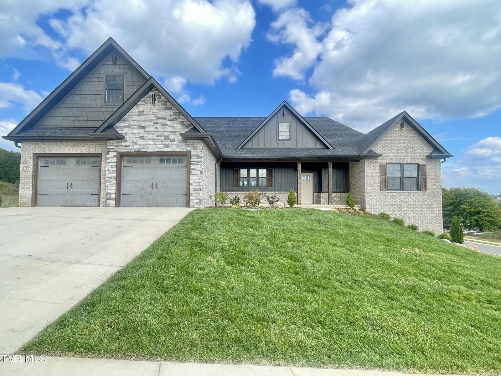 Property Photo: 60 Glaze Farm Way TN 37601