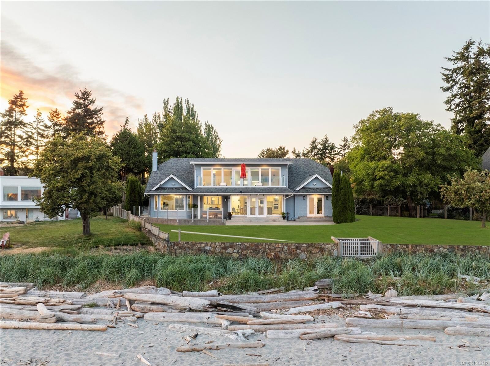 Property Photo: 3905B Cadboro Bay Rd BC V8N 4G3