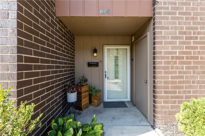 Property Photo: 104 Rivermont Ct PA 15024