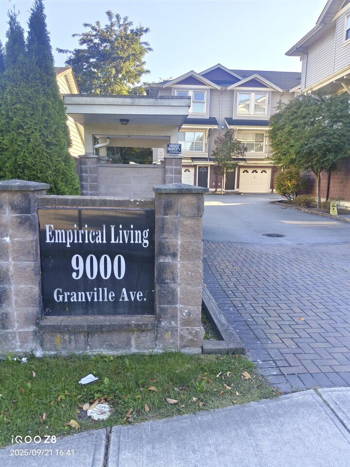 Property Photo: 9000 Granville Avenue 12 BC V6Y 1P8