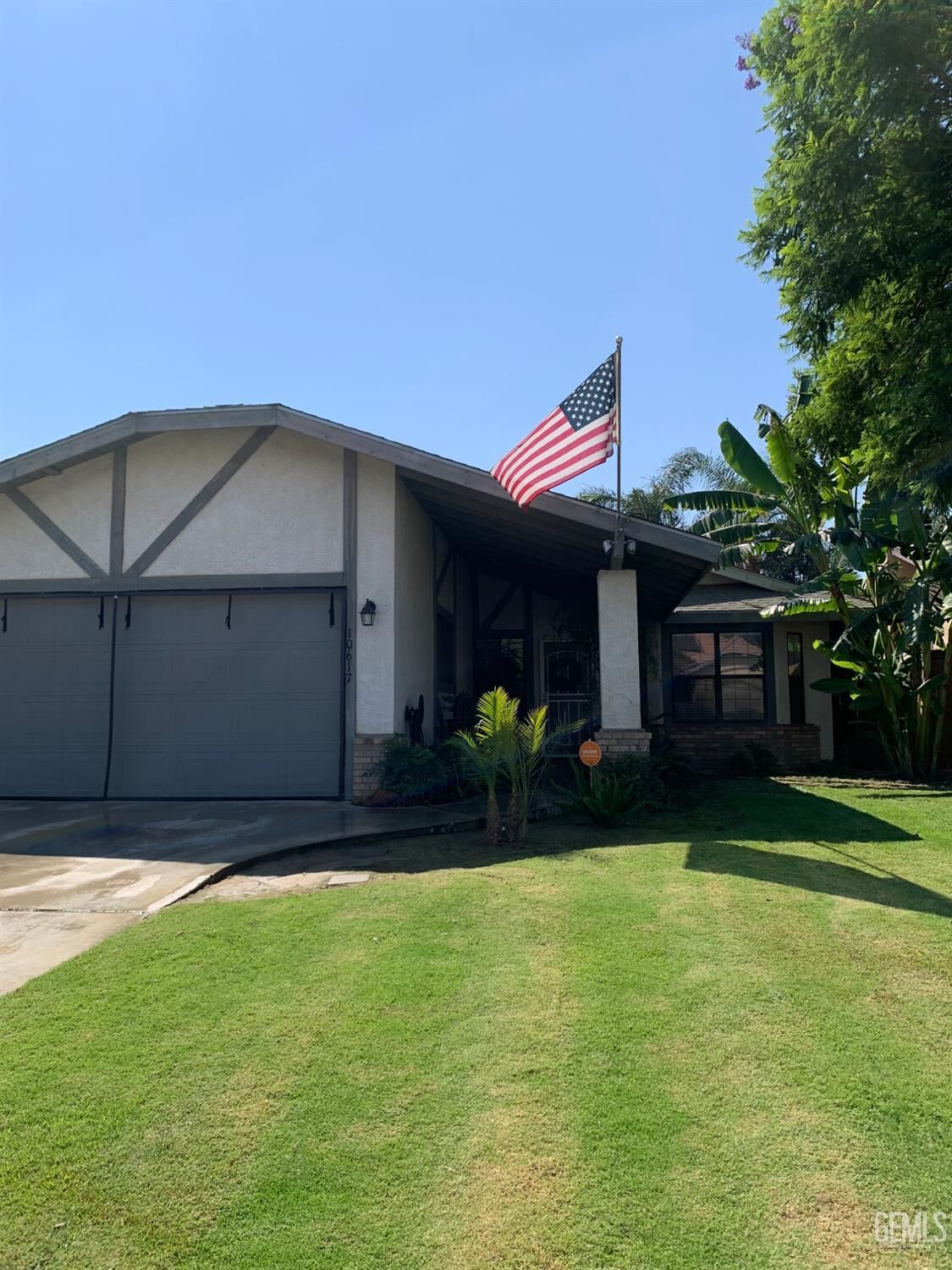 Property Photo: 10617 Sunset Canyon Drive CA 93311