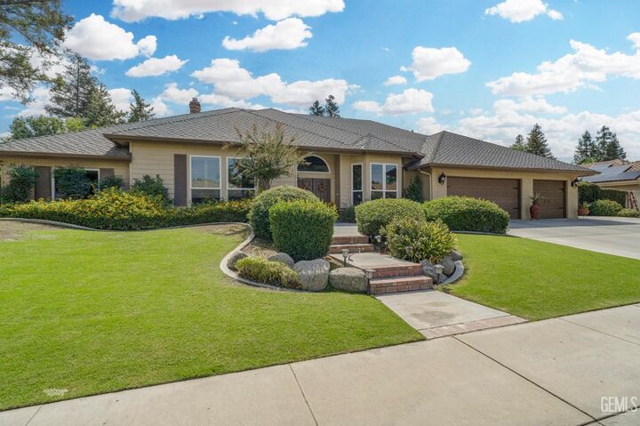 9005 Montmedy Court  Bakersfield CA 93311 photo