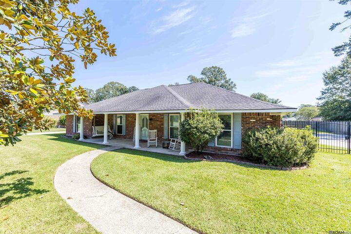Property Photo: 6612 Lindseyneal Dr LA 70739