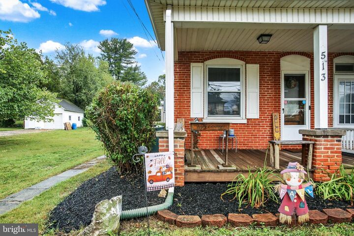 Property Photo:  513 S 3rd Street  PA 17043 