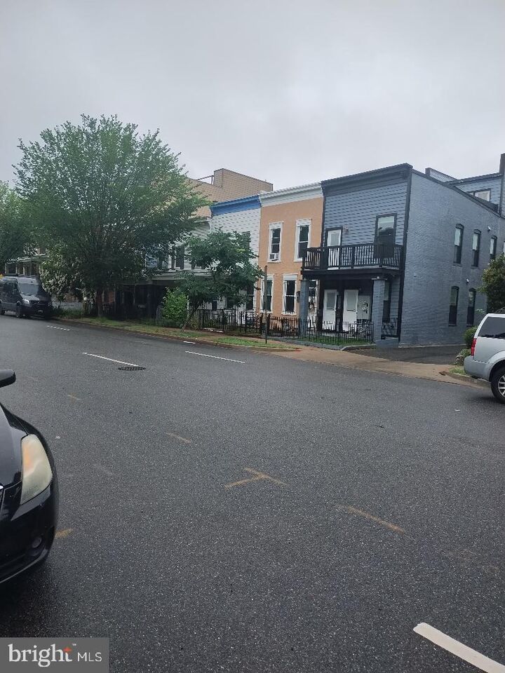Property Photo:  1718 Independence Avenue SE  DC 20003 
