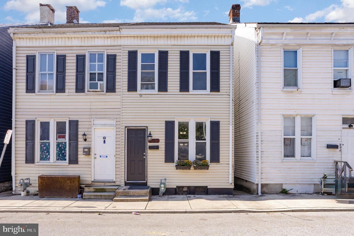 Property Photo: 230 Park Place PA 17401