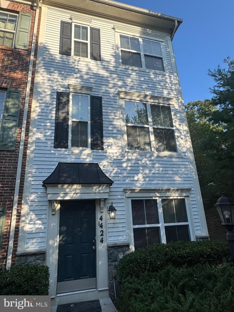 Property Photo:  4424 Potomac Highlands Circle  VA 22172 