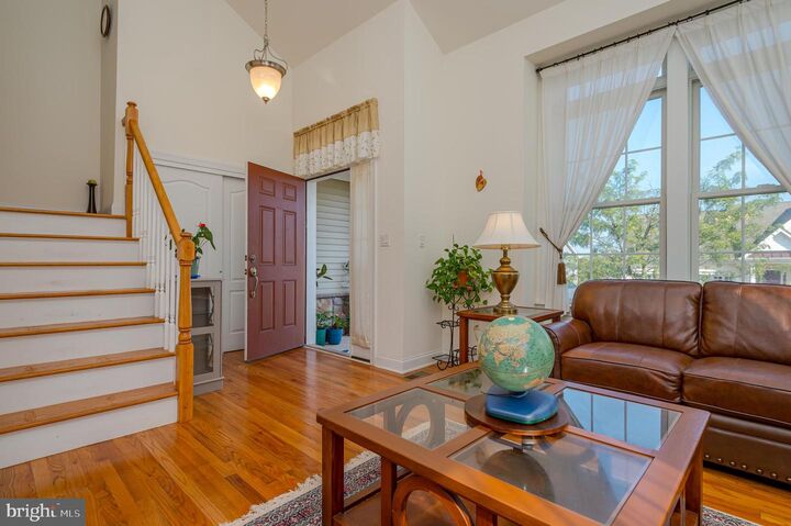 Property Photo:  8 Comstock Lane  NJ 08558 