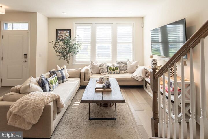 Property Photo: 1103 Lakeview Court 56L PA 19406