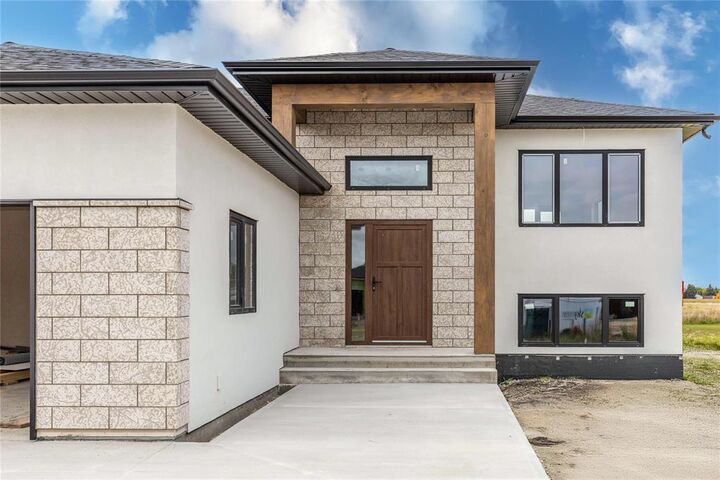 Property Photo:  27 Bentley Bay  MB R5G 2Y4 