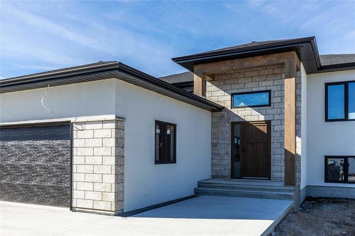 Property Photo: 27 Bentley Bay MB R5G 2Y4