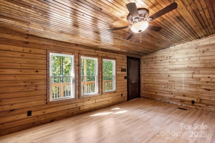 Property Photo:  1050 Wyatt Town Road  NC 28714