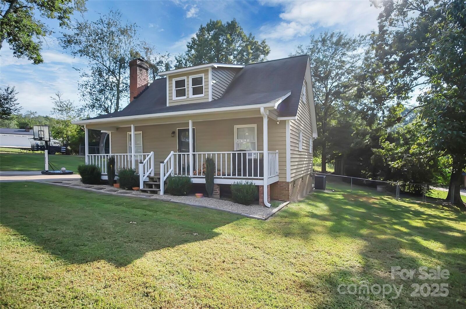 Property Photo:  605 Ginger Drive  NC 28086 