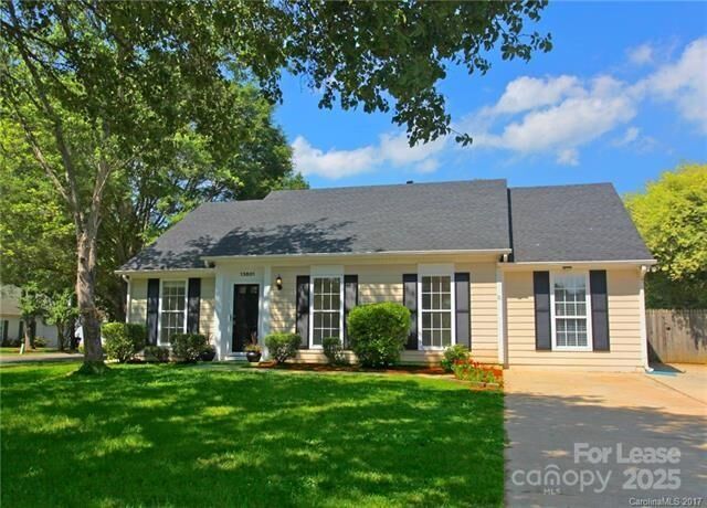 Property Photo:  13801 Dannemara Drive  NC 28134 