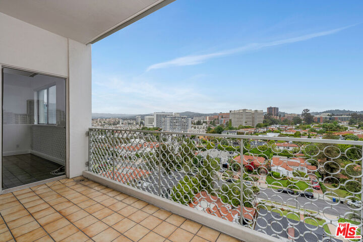 Property Photo:  10787 Wilshire Blvd  CA 90024 
