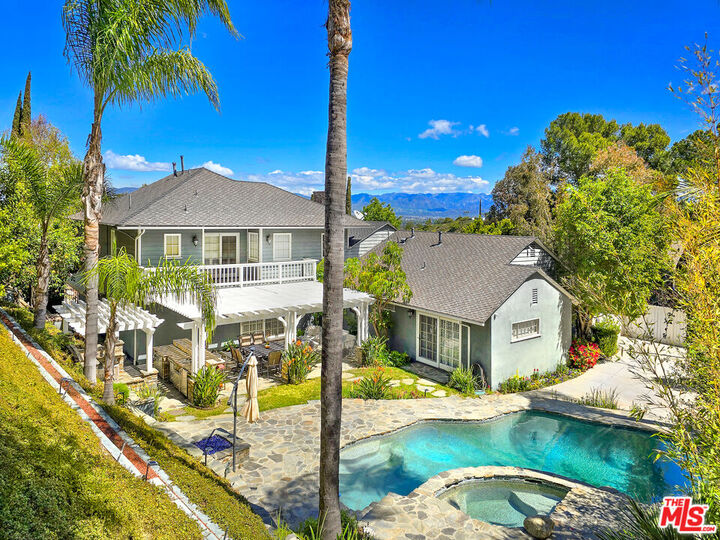 Property Photo: 3690 Crownridge Dr CA 91403