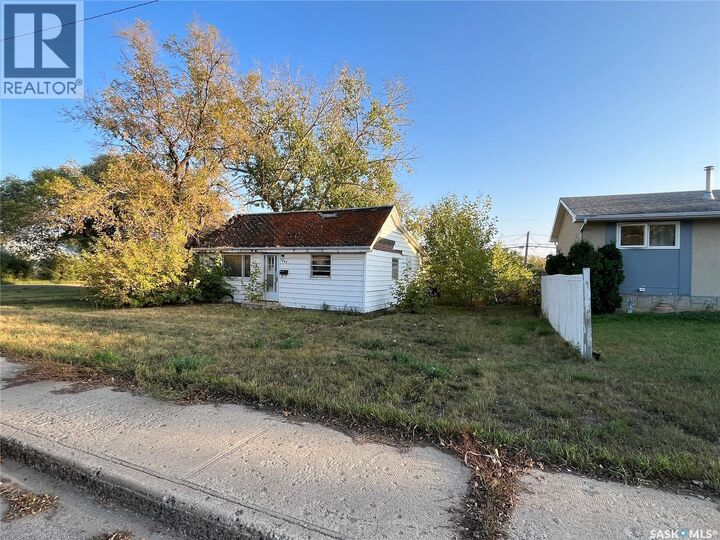 Property Photo:  1045 Stadacona Street E  SK S6H 0L1 