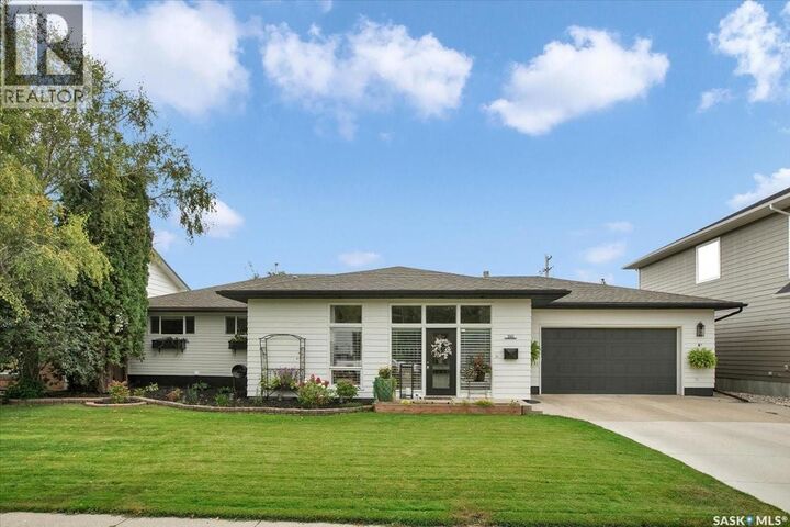 Property Photo:  310 Willow Street  SK S7J 0C6 