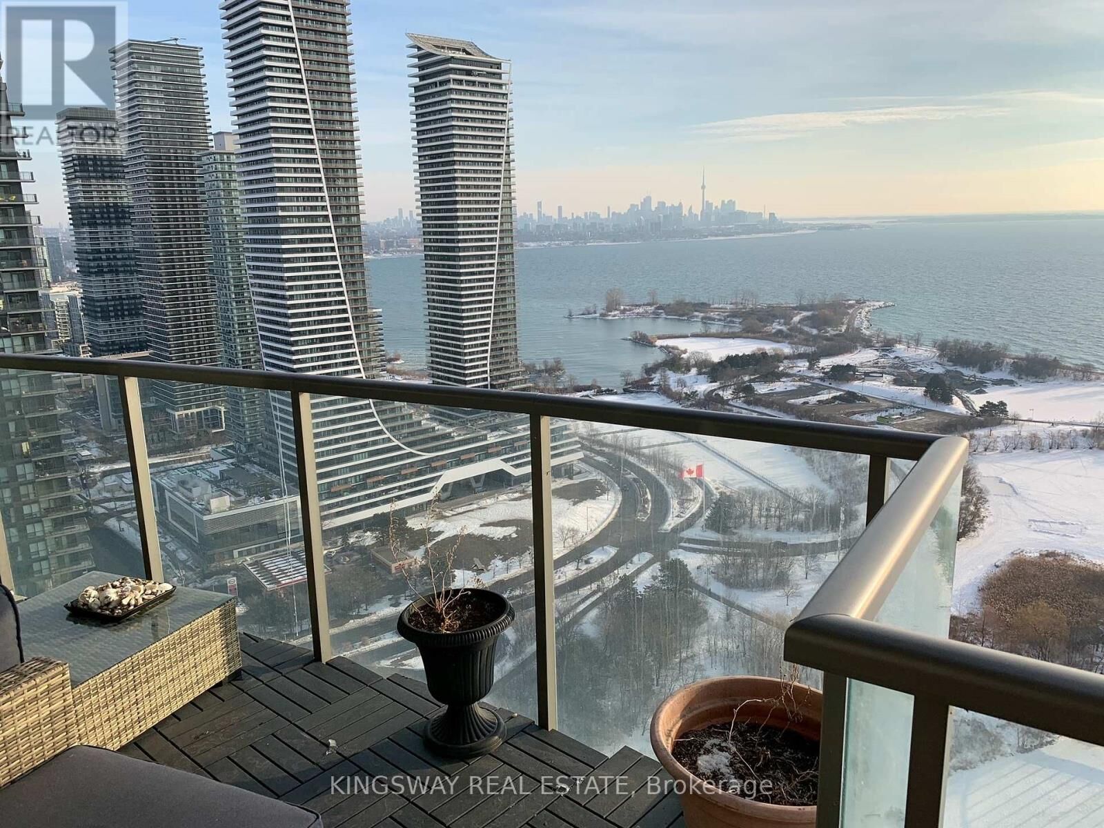 Property Photo: 2230 Lake Shore Boulevard West 3707 ON M8V 0B2