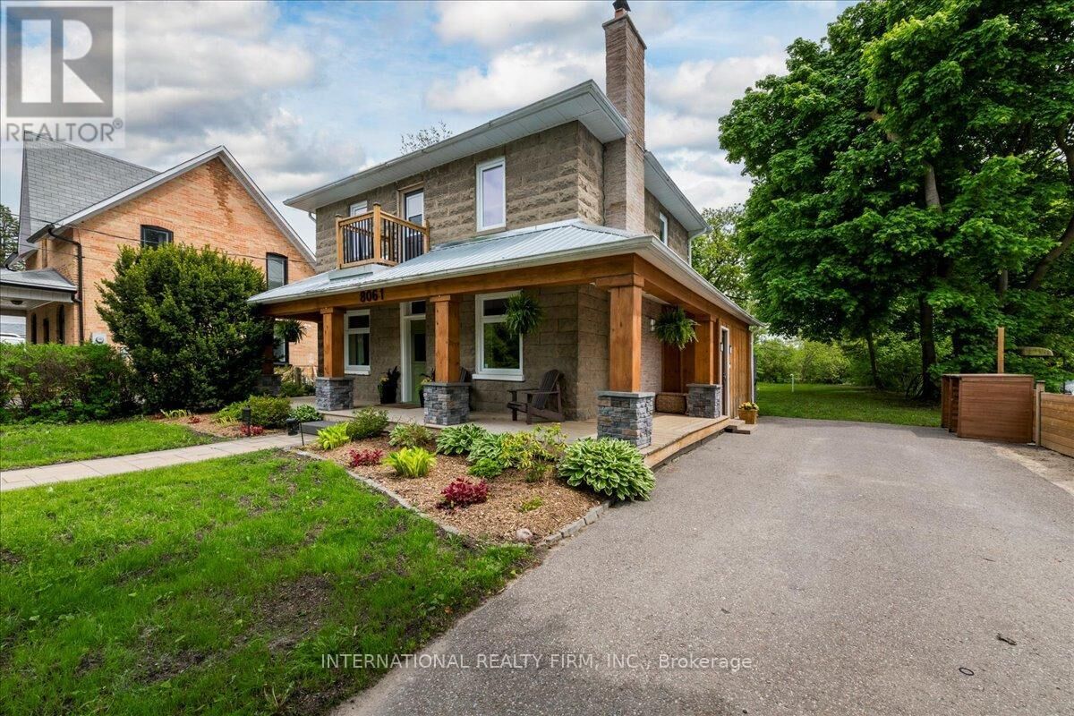 Photo de la propriété:  8061 Main Street  ON L0M 1J0 