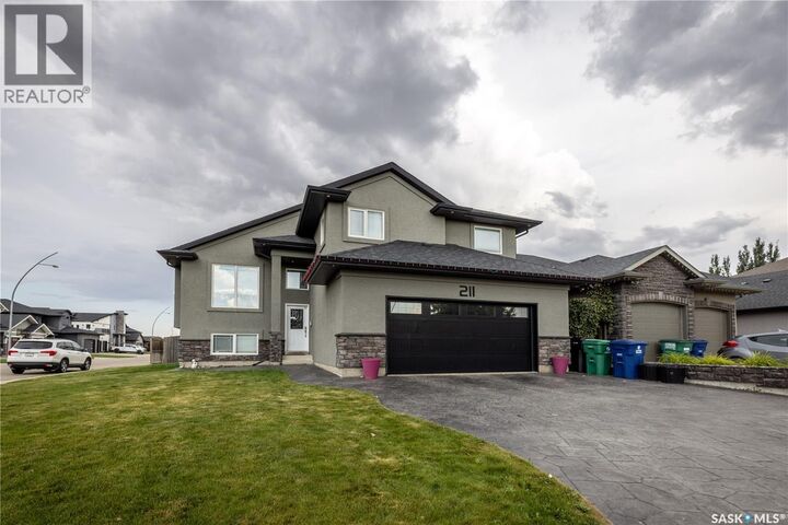 Property Photo:  211 Sauer Crescent  SK S7S 1L9 