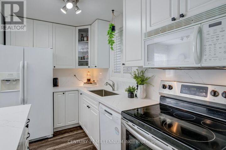Property Photo:  15 Hasting Square  ON L6S 2N8 