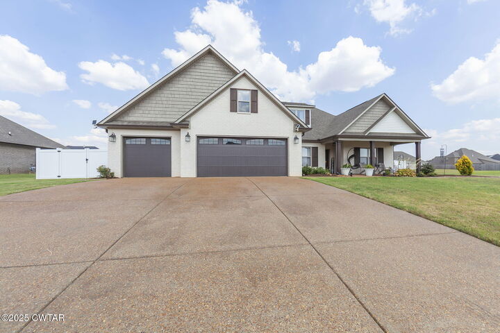 Property Photo: 205 Strawberry Ridge TN 38355