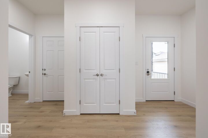 Photo de la propriété:  1933 209A Street NW  AB T6M 3B5 