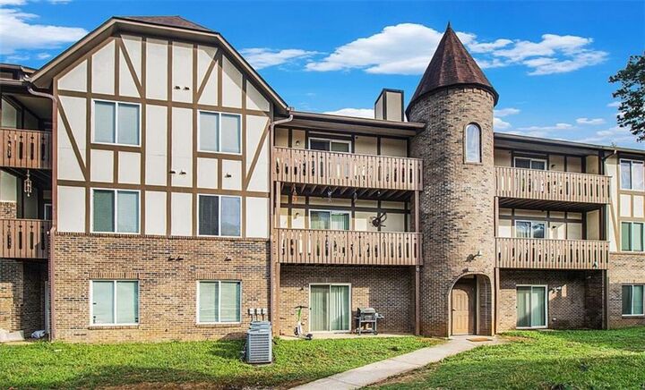 Property Photo:  1016 Camelot Drive  GA 30349 