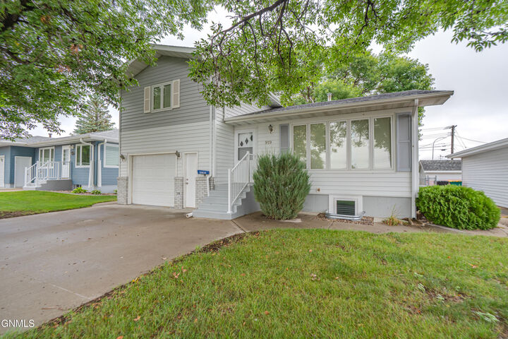 Property Photo:  919 17th Street S  ND 58504 