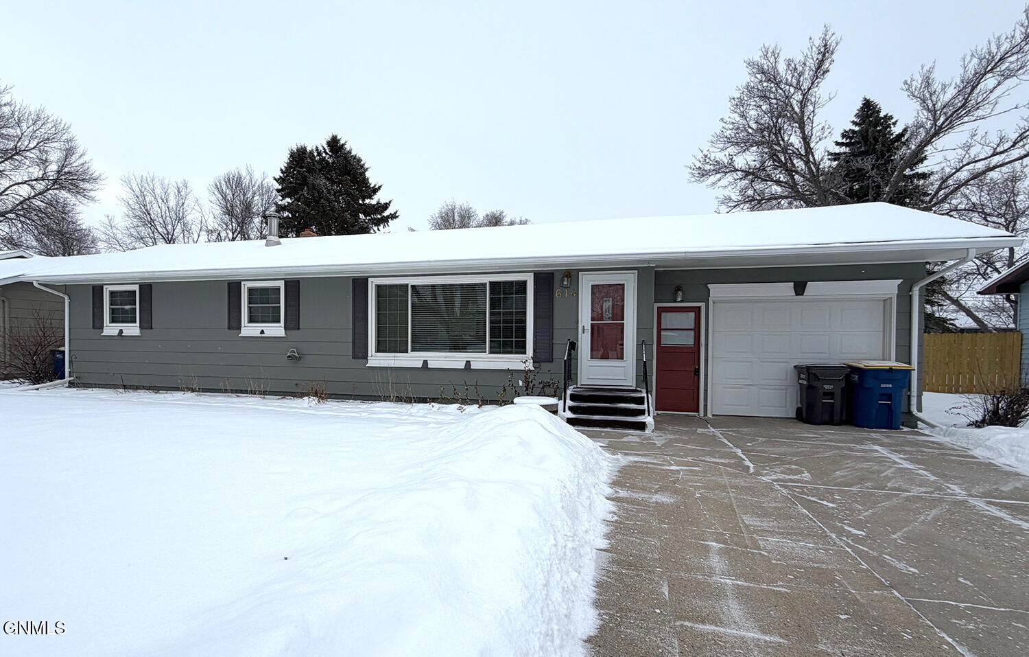 Property Photo: 614 14th Street SE ND 58401