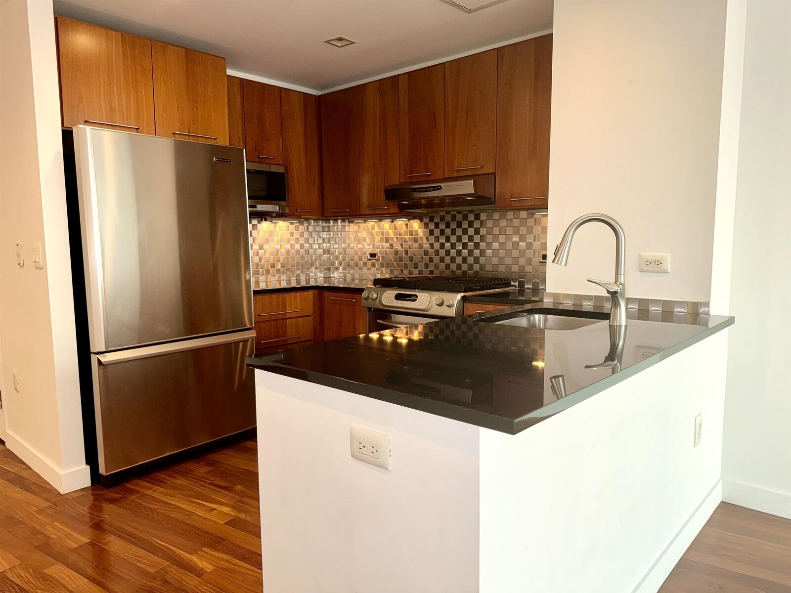Property Photo:  25 Hudson St 712  NJ 07302 