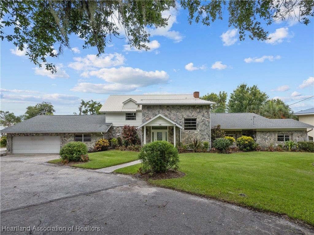Property Photo: 1236 County Road 17 N FL 33852