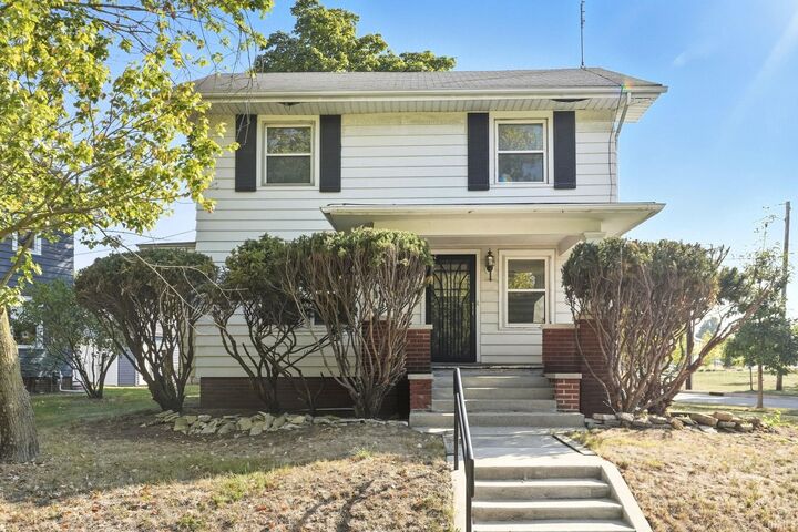 Property Photo: 2302 Eastbrook Drive IN 46805-3235