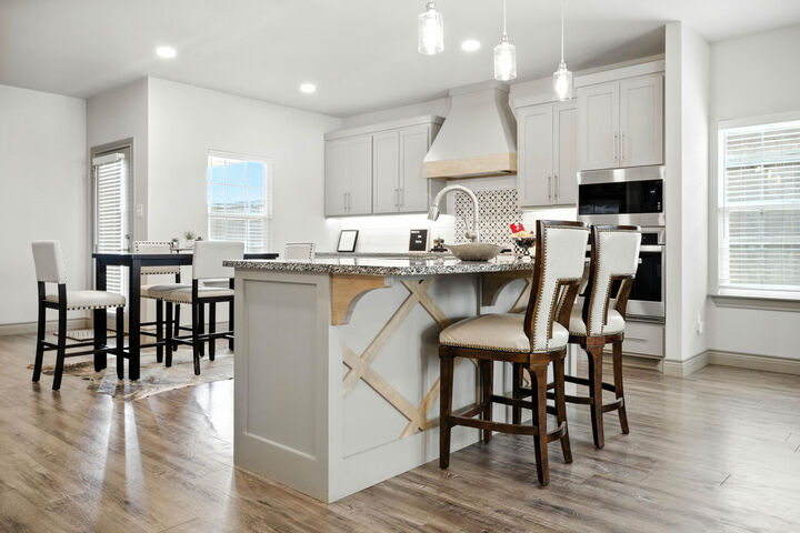 Property Photo: 902 N Fulton Avenue TX 79416
