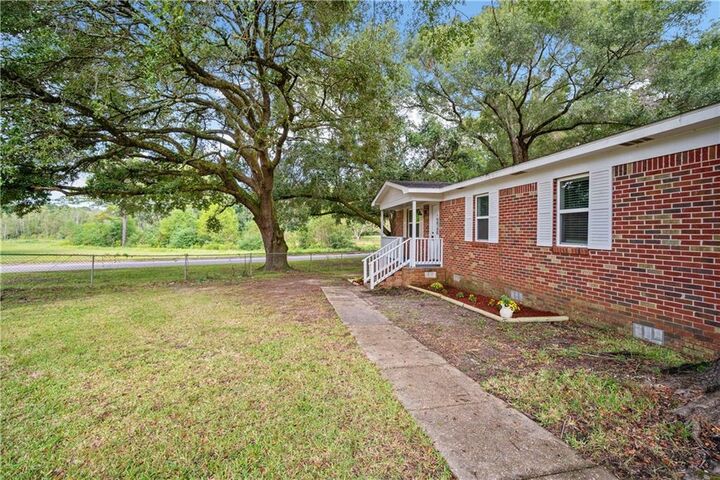 Property Photo: 11150 Lakeside Circle AL 36541