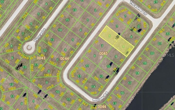 Property Photo: 37 Willow Road FL 33946